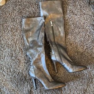 BCBG size 6 tall boots